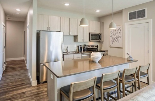 People's Freeway Apartment | Landing | Beautiful 1BD, Game Room, Courtyard