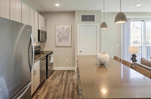 People's Freeway Apartment | Landing | Beautiful 1BD, Game Room, Courtyard
