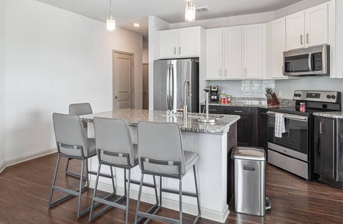 People's Freeway Apartment | Landing | Chic 1BD, Game Room, Pool