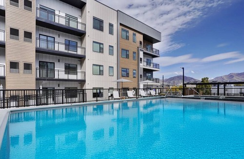 People's Freeway Apartment | Landing | Chic 1BD, Game Room, Pool