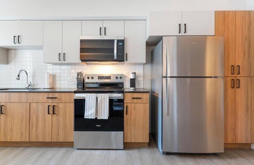 People's Freeway Apartment | Landing | Incredible 1BD, Yoga Studio, Courtyard