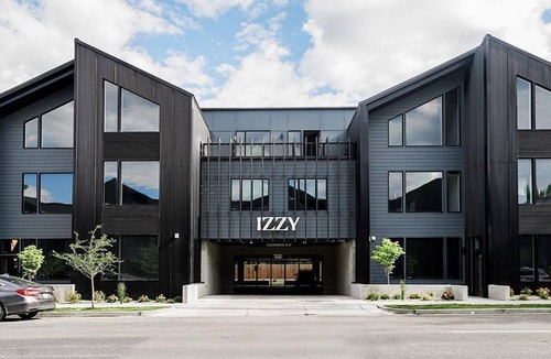 Sugar House Apartment | Landing | Modern Studio, Game Room, Gym