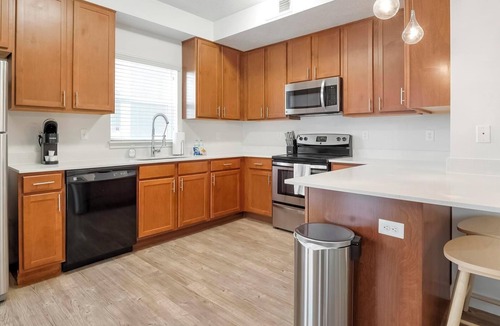 South Salt Lake Apartment | Landing | Stylish 2BD, Courtyard, Gym