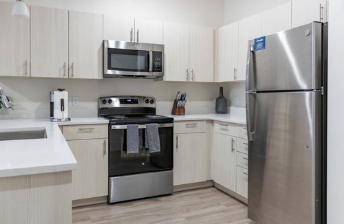 Sugar House Apartment | Landing | Stylish 2BD, Gym, Rooftop Lounge