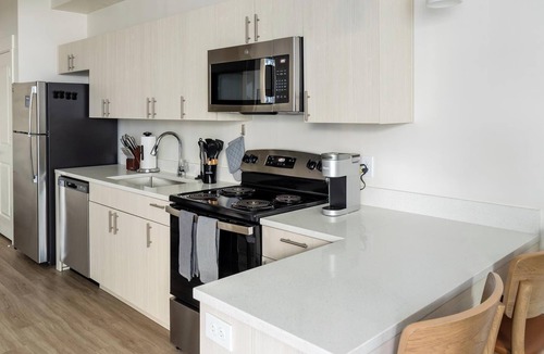 Sugar House Apartment | Landing | Stylish Studio, Rooftop Lounge, Gym