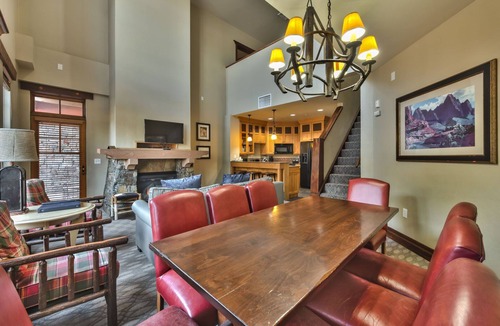 Park City Condo | Large Ski In Ski Out 3 Bedroom+Loft Sleeps 10 Pool Hot Tub Vaulted Ceilings Fireplace MC10 C