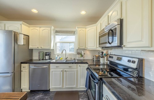 South Salt Lake House | Last-Minute Downtown SLC Stay: Family Home w/Yard