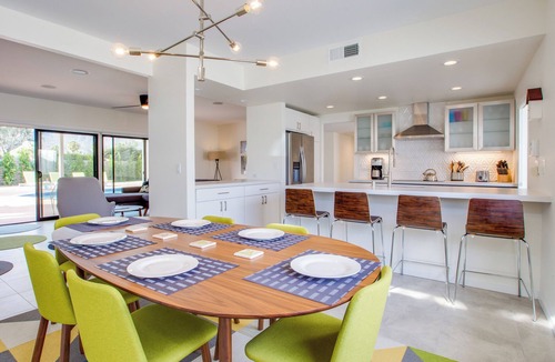 Palm Springs House | Lena's Hideaway – Swanky Mid-Mod Palm Springs Retreat