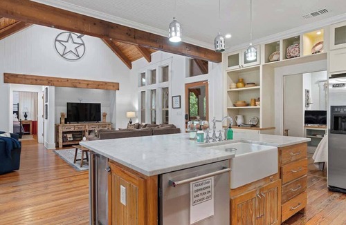 Gruene House | Life is Gruene-Riverfront Luxury-1Mi To GrueneHall