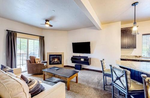 Bear Hollow Village House | Light-filled condo near Canyons Village with mountain view pool & hot tubs