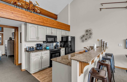 Deer Valley Condo | Light-filled condo with amazing ski views - on the shuttle route