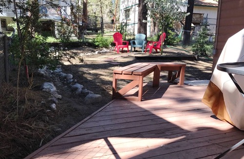 Moonridge Cabin | 'LITTLE BEAR' Romantic, Cozy Log Cabin, Close to Ski, Lake & Golf, Pet Friendly