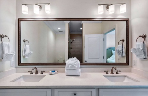 Epworth Acres Apartment | Live Oak!!! Great One level condo nestled under gorgeous live oak trees .
