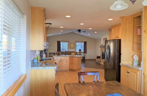 Heber House | Lodge Sleeps 16 · Hot Tub · Mtn Views