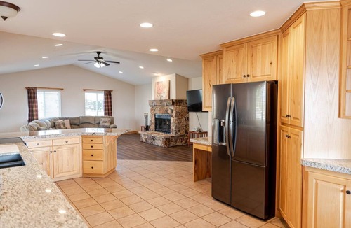 Heber House | Lodge Sleeps 16 · Hot Tub · Mtn Views