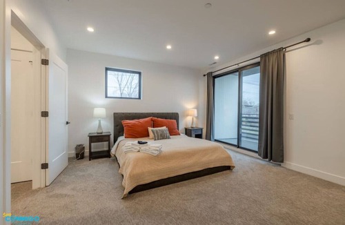 Sugar House House | Long Stays | Fast Wifi | Ski Base| Navien Nooks
