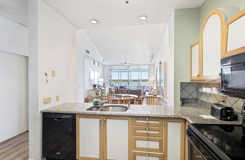 Whitney Beach Condo | LONGBOAT KEY BEAUTY! This 2/2 unit offers stunning views of the bay! Call today to book your fall vacation!