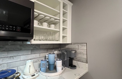 Camden House | Lovely 4-bedroom in Camden with AC, WiFi. Enjoy your stay
