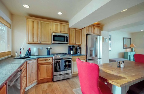 Park Meadows Condo | Lovely condo with fireplace, WiFi, washer & dryer - great location