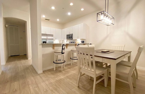 Bahama Bay Condo | Lovely & Luxurious Modern Condo