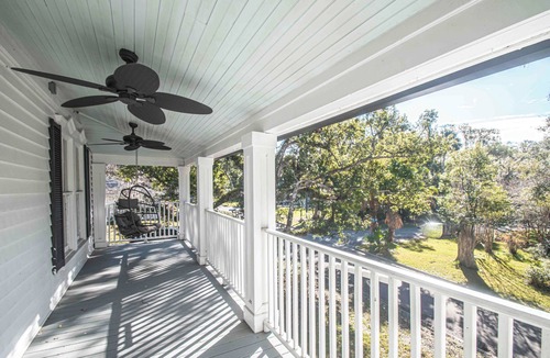Brooksville House | LULU Street Retreat-Historic Home in Brooksville 12 miles from Cabot Farms Golf