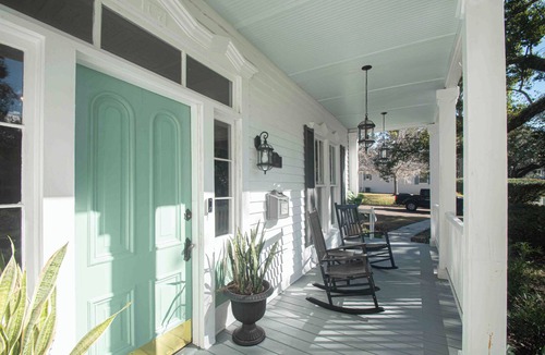 Brooksville House | LULU Street Retreat-Historic Home in Brooksville 12 miles from Cabot Farms Golf