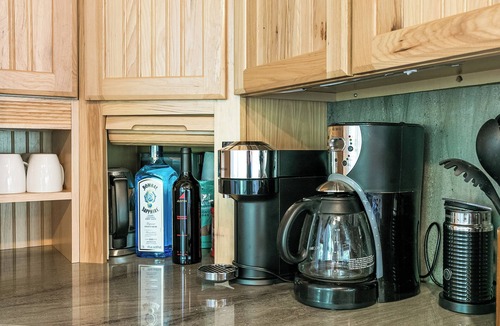 Lake Arrowhead House | Luxe Lakefront Escape Sleeps 12+ on Calm but Active Waters of N Bay!