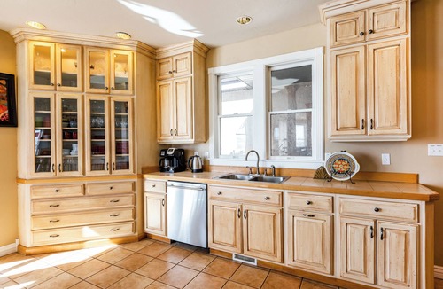 North Snyderville Basin House | Luxe Mountain Estate | Stunning Views + Hot Tub
