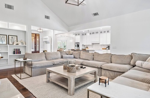 Heritage Woods House | Luxurious 4-Bedroom Sea Pines Home with Pool, Fire Pit & Golf Course Views – Sleeps 12