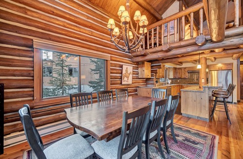 Salt Lake Mountain Resorts House | Luxurious Alta/Snowbird Lodgepole Pine Log Cabin with Hot Tub