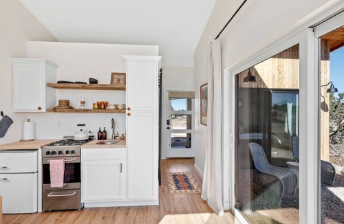 Valle Cottage | Luxurious Desert Casita with River Rock Shower near Grand Canyon, Arizona