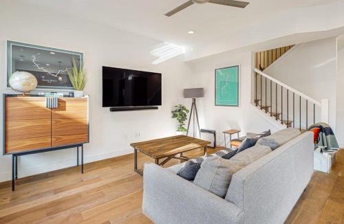 Summit Park House | Luxurious dog-friendly home with private hot tub W&D AC WiFi near slopes