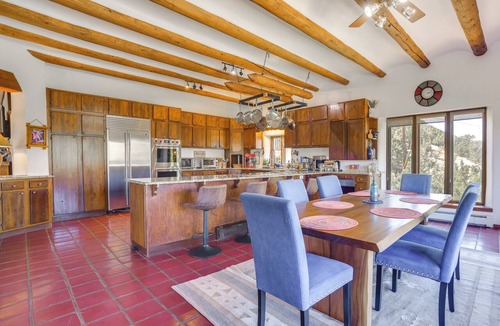 Canoncito Apartment | Luxurious Retreat w/Stunning Views in Santa Fe