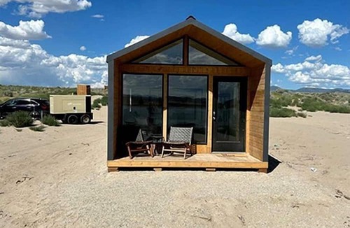 Levan Cabin | Luxurious Tiny House with King Bed for a Romantic Escape on Yuba Lake in Utah
