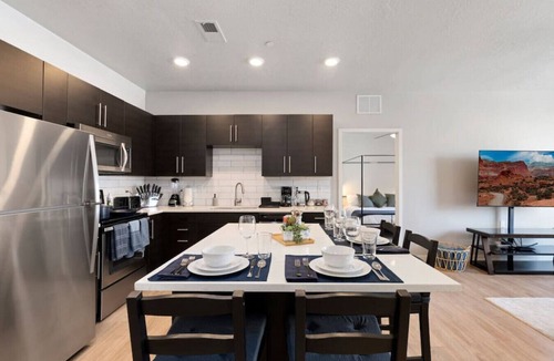 Downtown Salt Lake City Apartment | Luxury 2Bd 2Ba- Free HotTub, Pool, Prkg, Gym - NEW