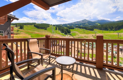 Peak 8 Condo | Luxury 4 Bedroom Steps from Skiing and Winter Activities