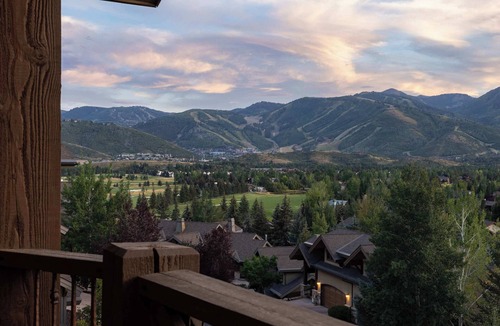 Park Meadows House | Luxury 4BR Retreat | Hot Tub, Views & Fireplace