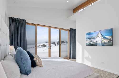 North Snyderville Basin Apartment | Luxury apartment with panoramic views of Park City and moonlight views from private hot tub