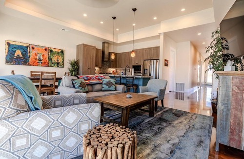 Moab House | Luxury Casita R5 - 2 Master Suites and 2.5 Bathrooms