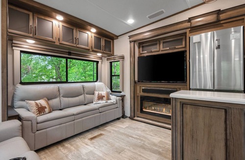 Pittman Center RV Rental | Luxury Creekside Retreat: RV in Gatlinburg,Tn