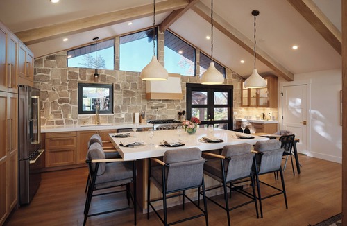 Sandy House | Luxury Family Retreat Hot Tub Kids & Pets Safe 19 mins to Alta & Snowbird