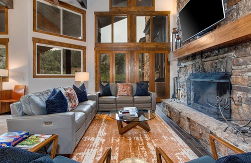 Deer Valley House | Luxury Home with Gourmet Kitchen, Hot Tub & Mountain Design! Deer Valley Maconnerie 5