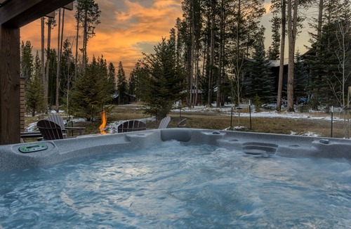 Peak 8 House | Luxury Home with Mountain Views + Hot Tub + Walk to Gondola - Chalet Halara