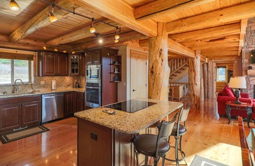 Twin Creek Village Cabin | Luxury Lodge, 3 Bdrm Suites, Mtn Views of Nat’l Forest