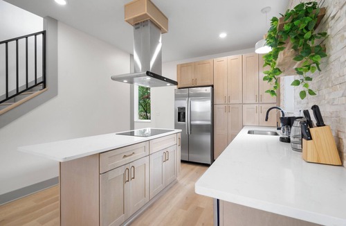 Charlotte Park House | Luxury modern 3bd/3ba, sauna, EV charger, 15mi BNA 7mi Broadway 6mi Vandy