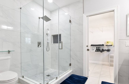 Courier City - Oscawana House | LUXURY Modern Hyde Park Townhome!