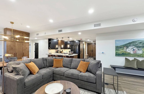 Park City Condo | Luxury Mountain Retreat Hot Tub Views Perfect for Extended Summer Stays