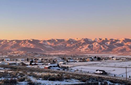 North Snyderville Basin House | Luxury Park City Cabin with Private Sauna and Mountain Views