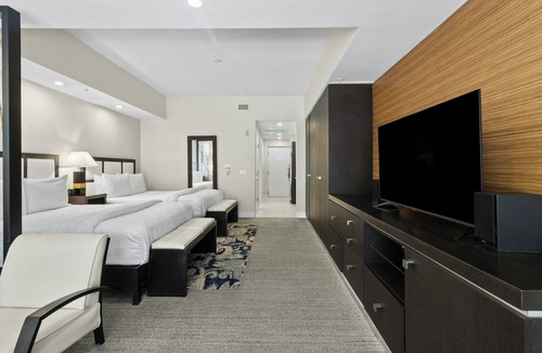 Ludlam Hotel | Luxury Pool+Gym Retreat | 5 mi to Miami Intl Mall & Zoo Miami