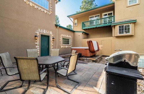 Monument House | Luxury Retreat with Hot Tub Fire Pit & Forest Views